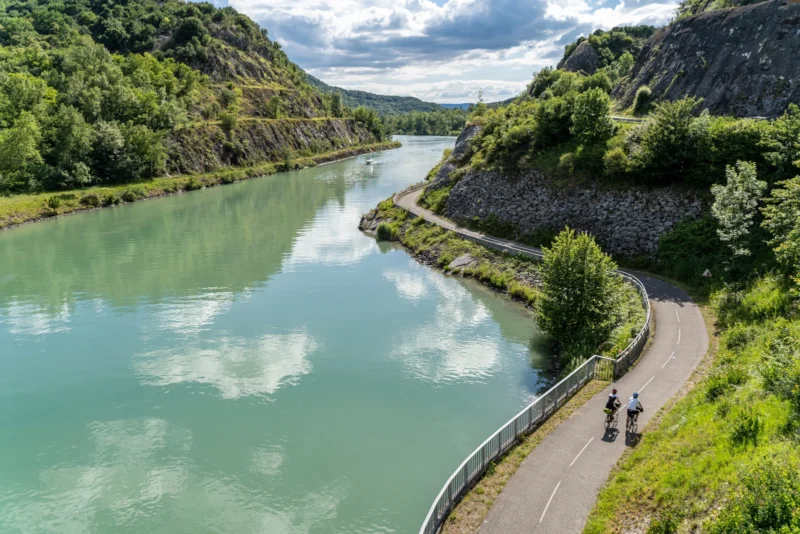 Viarhôna aan de oevers van de Haut-Rhône, vlakbij Cressin-Rochefort - Crédit photo ; © T. Prudhomme/Auvergne-Rhône-Alpes Tourisme