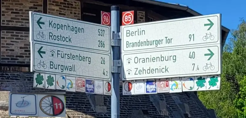 Bewegwijzeringen op de fietsroute Berlijn en Kopenhagen