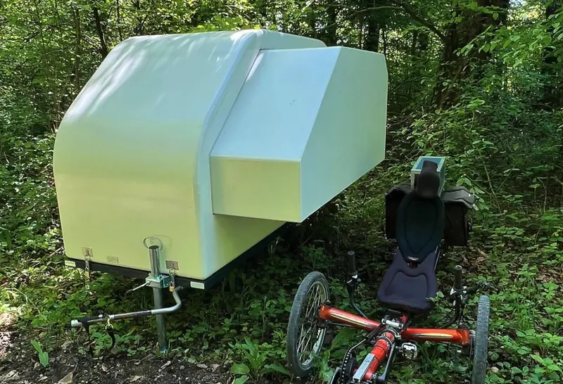 Alpencamper Slide Out fietscaravan